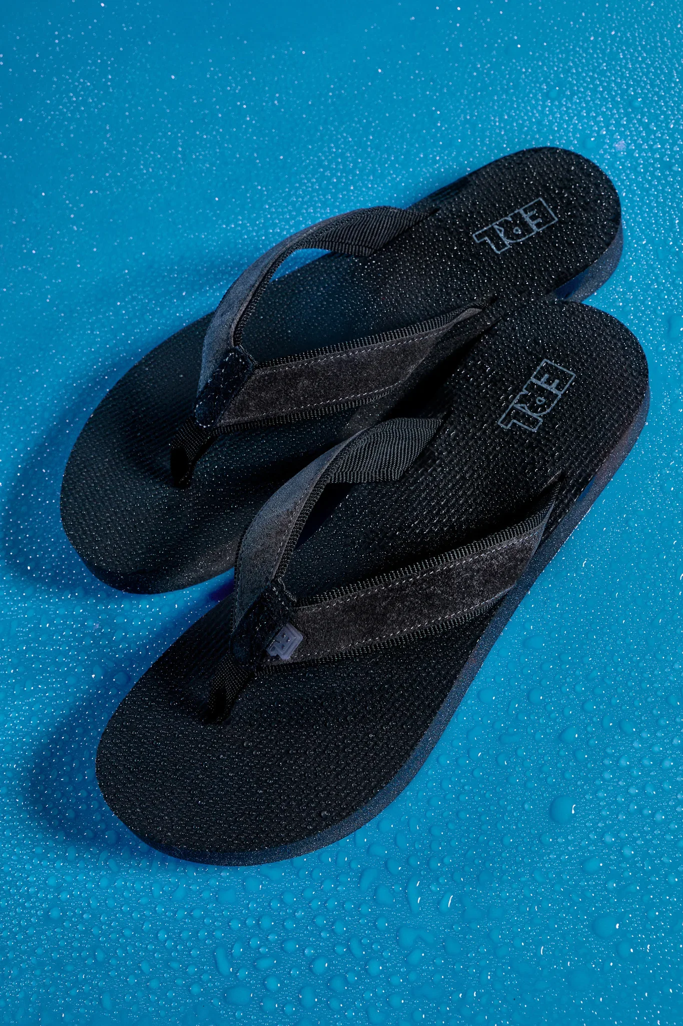 black low flip flop