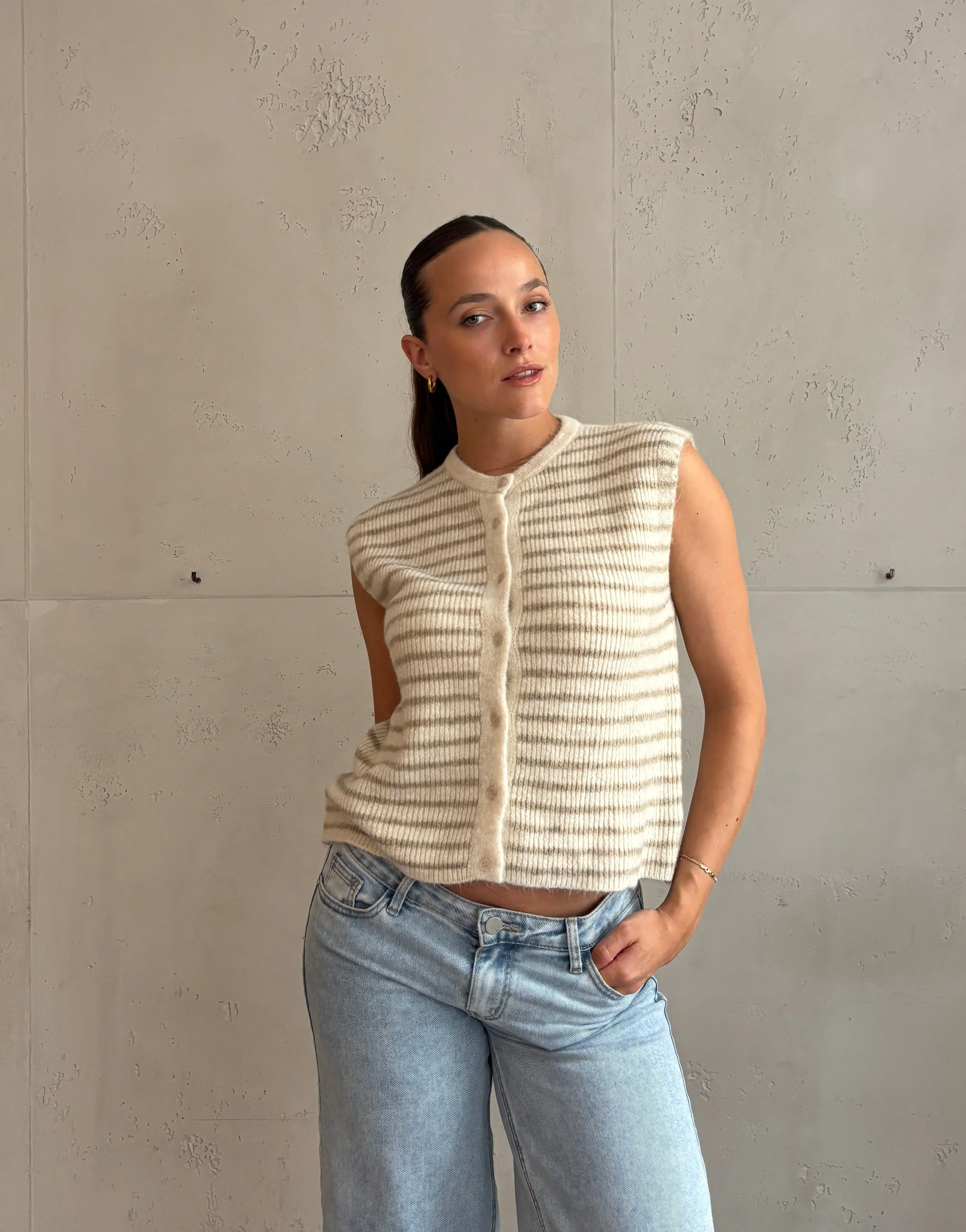 Gestreifter Pullunder mit Knopfleiste