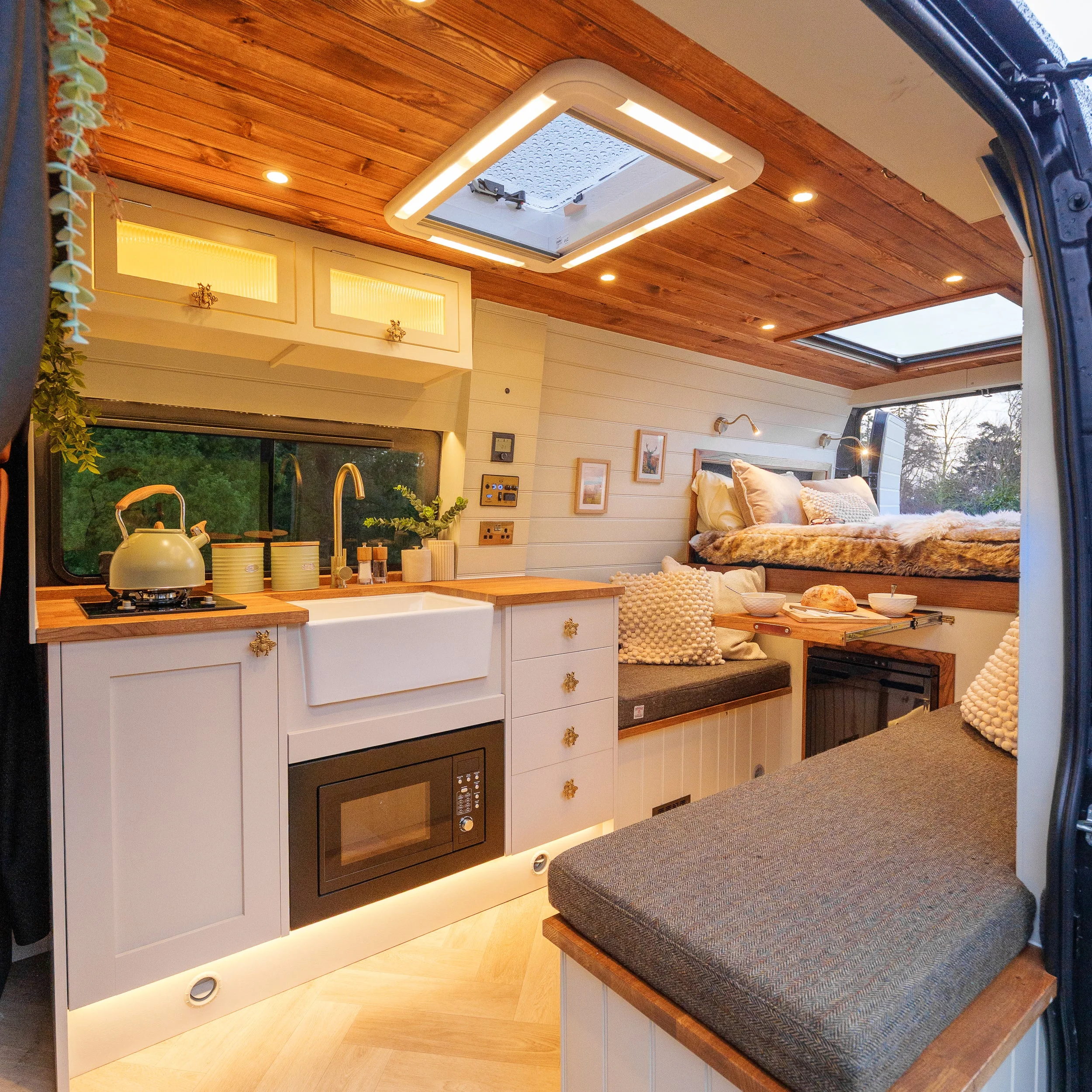 Laura - Stunning 3 Berth Off-Grid Camper