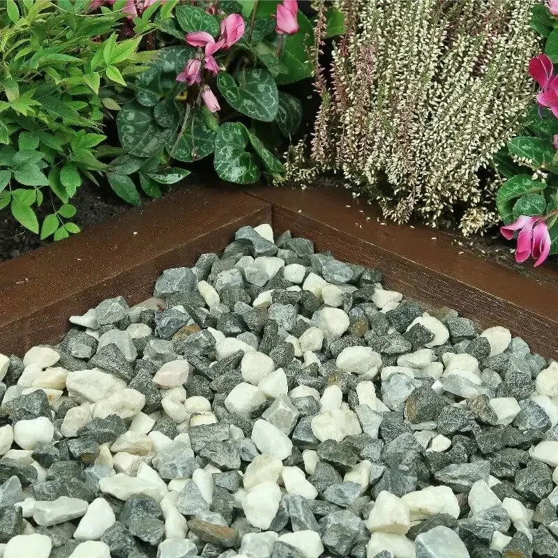 Black Ice Chippings 14 - 20mm