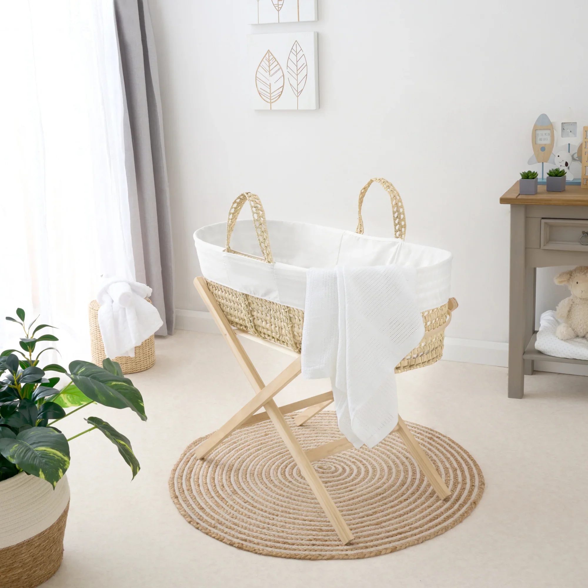 Scandi Palm Moses Basket