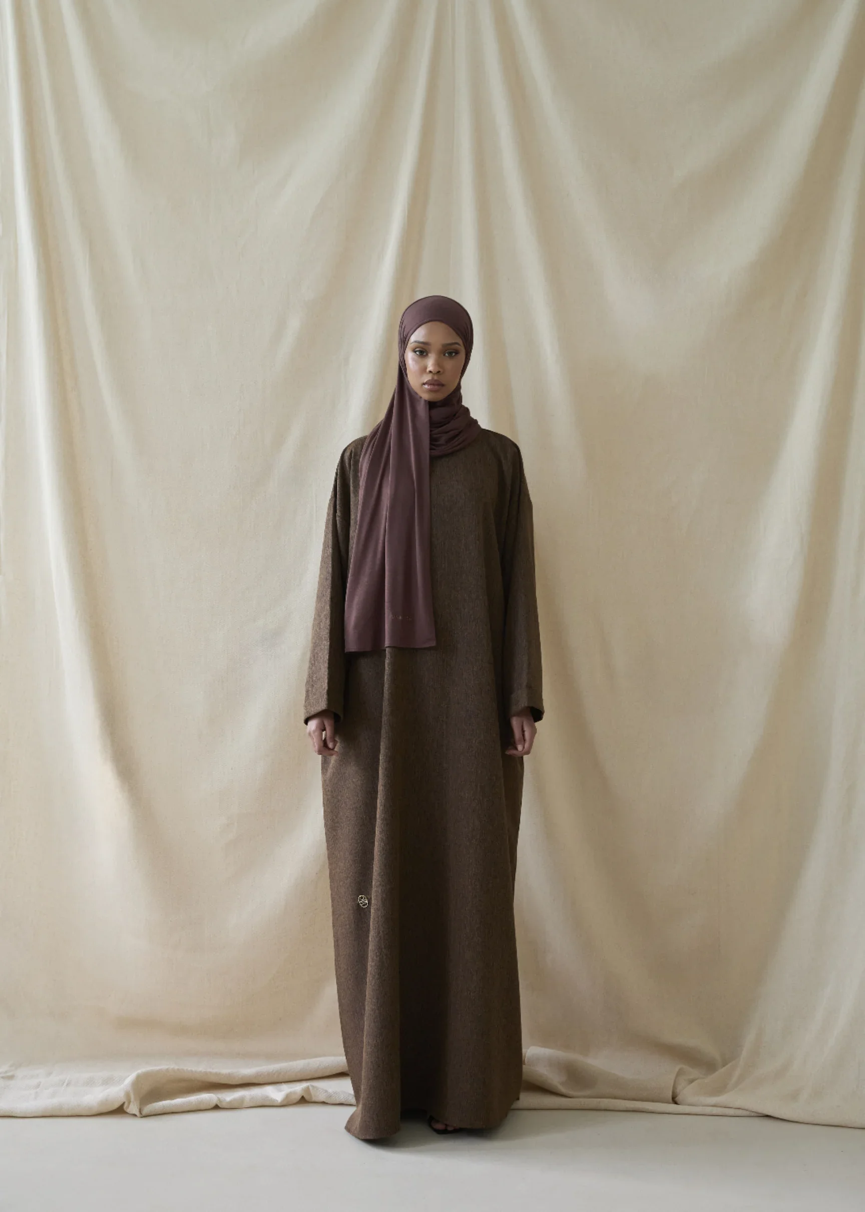 Classic Blends Closed Abaya - Walnut Brown