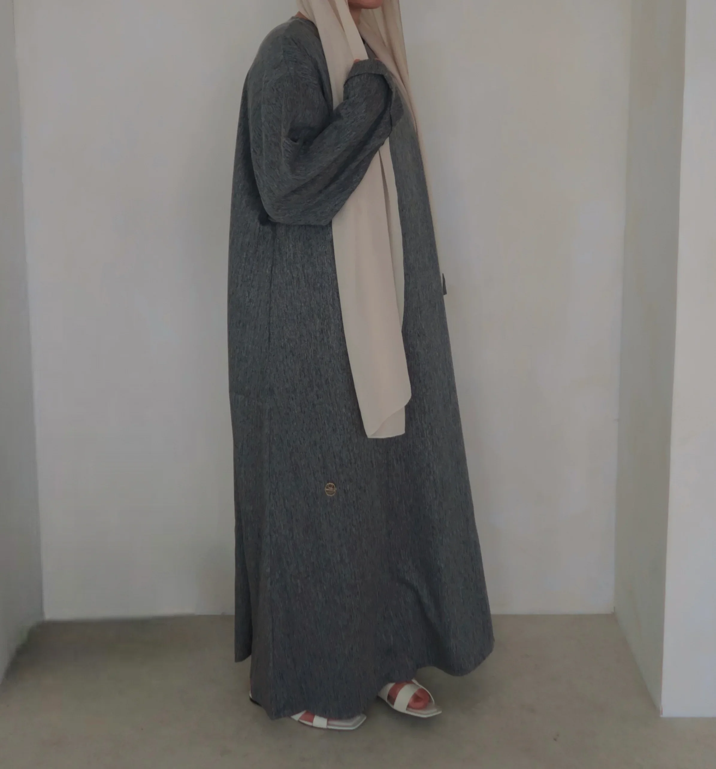 Classic Blends Closed Abaya - Charcoal Grey