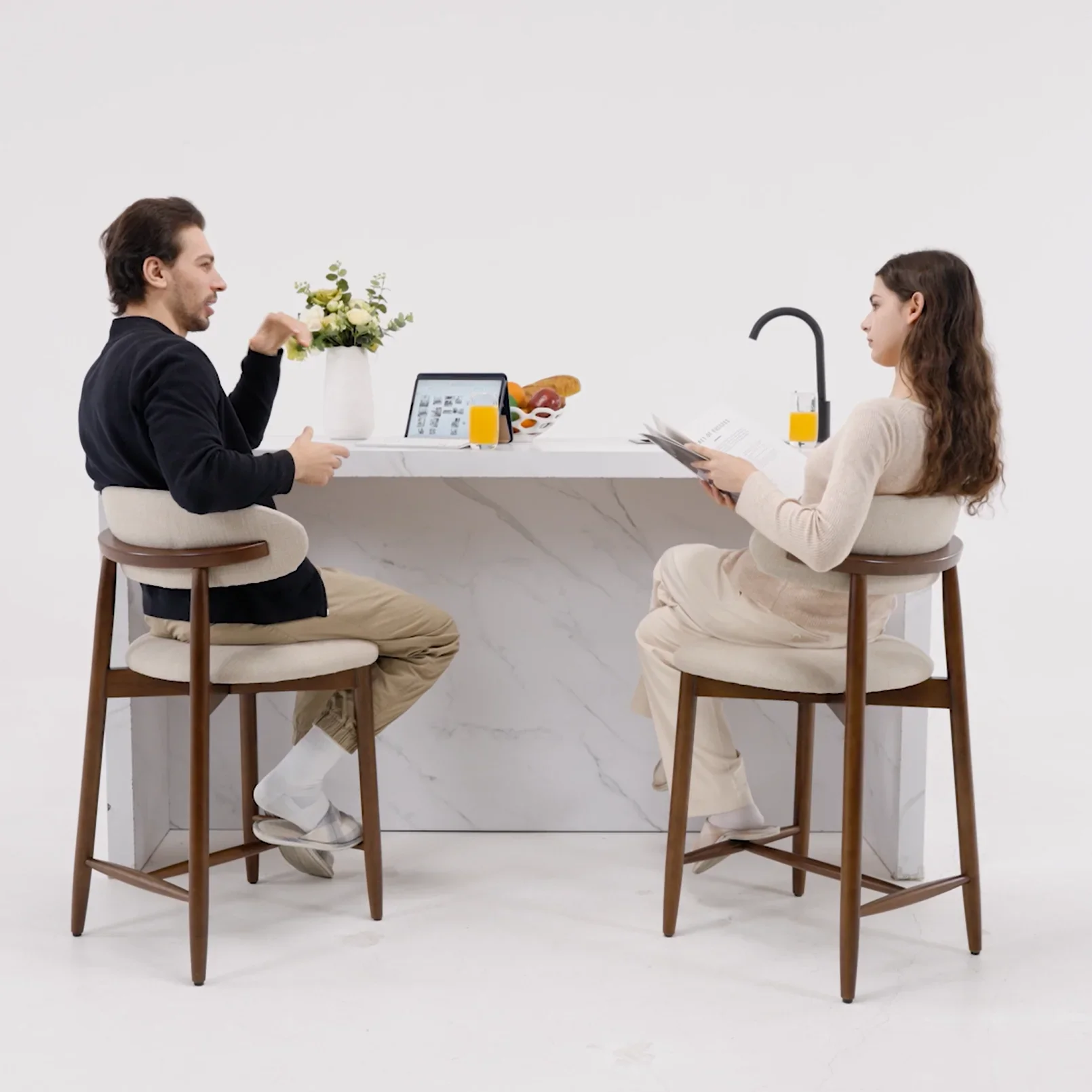 COLAMY ARLA Upholstered Wooden Scandi Minimalist Bar Stool