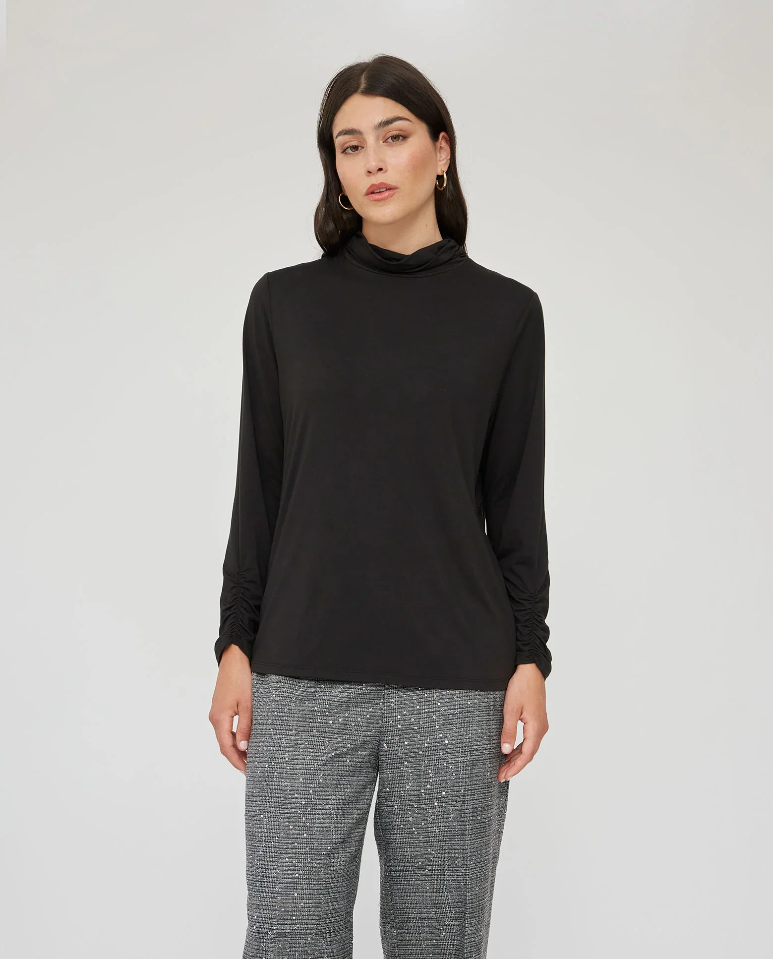 Camiseta Cuello Alto Fruncido  Negro