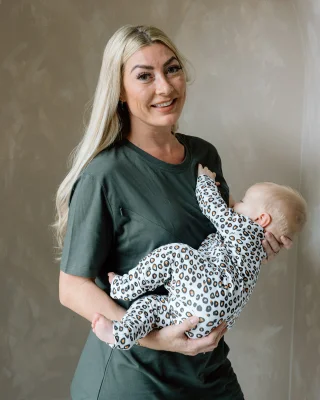 Everyday Regular Fit Breastfeeding Tshirt - Evergreen