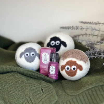 Woolly Balls & Essential Oil