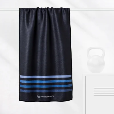 Calm Cruise Black - Sporthandtuch mit Magnet & Zipper-Tasche