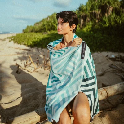 Mint Relaxation - Schnelltrocknendes Reise- und Strandtuch mit Geheimfach