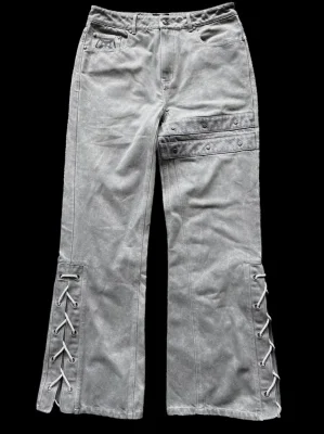 “Ichigo” Flared Jeans (White)
