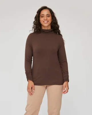 Camiseta Cuello Alto Fruncido  Chocolate